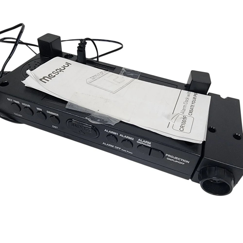 Mesqool CR1001F Projection Alarm‎ Clock with Time Display and USB Charger